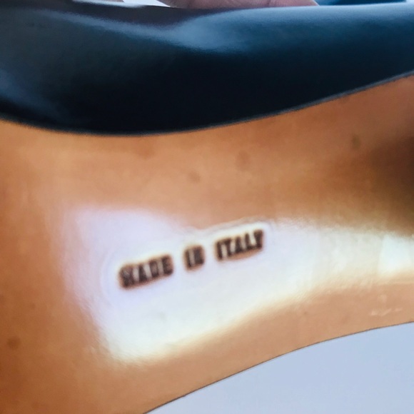 Salvatore Ferragamos purple pumps - Picture 7 of 8